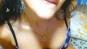 Брюнеточка соблазняет большой задницей temptation