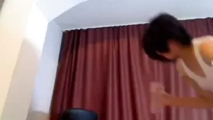 Жопастая курва FuFuana обливается водой