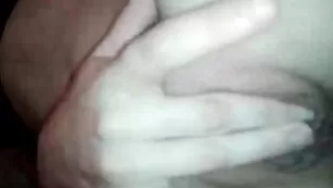 Русская шмара BRiTa9_Kiska2 пальчиками дрочит пизду