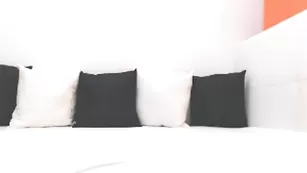 Грудастая соска sweet_clara мастурбирует пизду