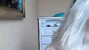 Русская малышка VeronikaLove трахнулась фаллосом