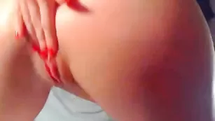 Горячая крошка пальчиком ласкает анал DivineExxxtas