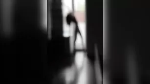 Смазливая телочка LuxuryLuxury танцует стриптиз