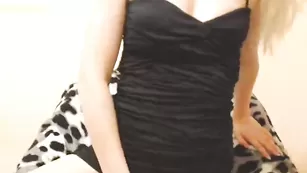 Нежная блондинка missmadona дрочит пизду и мнет сиськи