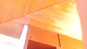 Превосходная цыпочка jullylover19 трахает киску пальчиками