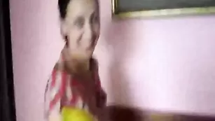 Русская мамочка ReginaNoir занимается мастурбацией