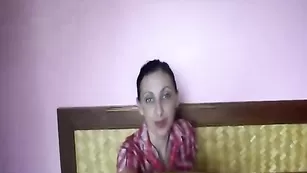 Русская мамочка ReginaNoir занимается мастурбацией