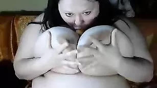 Жирная потаскушка мастурбирует пизду SexyLadyHelen