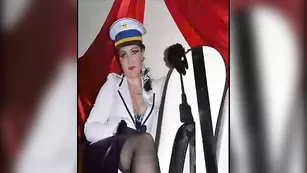 Горячая модель Imperatriza позирует в сексуальных униформах