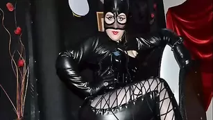 Горячая модель Imperatriza позирует в сексуальных униформах