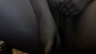 Пышногрудая русская баба Zhenechka мастурбирует пизду