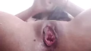 Черноволосая путана Selena_sweet мастурбирует пизду