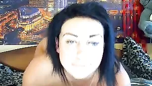 Русская пышечка CokeyspeedX мастурбирует пизду