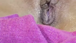 Худая куколка MistiqueClara доводит себя до оргазма