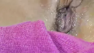 Худая куколка MistiqueClara доводит себя до оргазма