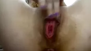 Молодая деваха pamela01sexy ласкает половые губки