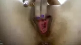 Молодая деваха pamela01sexy ласкает половые губки