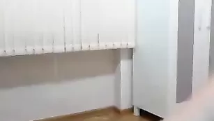 Толстуха Nanalia трахает пизду секс игрушкой