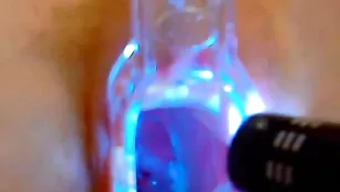 Русская самка RedFoxxx шалит с секс игрушкой