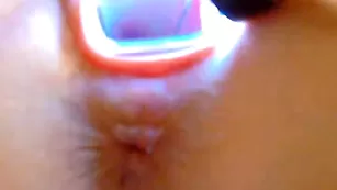 Русская самка RedFoxxx шалит с секс игрушкой