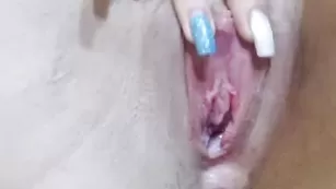 Сладкая малышка ласково теребит киску sweet4dream03