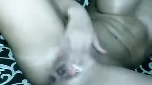 Грудастая кокетка трахает задницу LuxuryBrunett