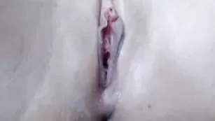 Тощая проказница мастурбирует пилотку SashaBlue24