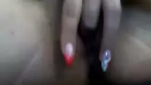 Пылкая девочка разрабатывает киску пальчиками Amellyxx