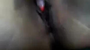 Пылкая девочка разрабатывает киску пальчиками Amellyxx