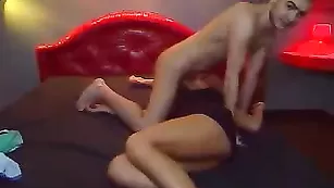 Худенькая красотка эпично трахается KinkyS3xx4U