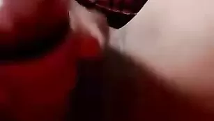 Латинская красотка SensualLorent трахает киску фаллосом