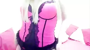 Грудастая богиня arielle1 позирует в корсете