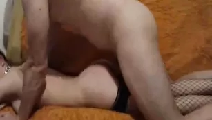 Жаркий секс с брюнеткой на диване RoyalTeen