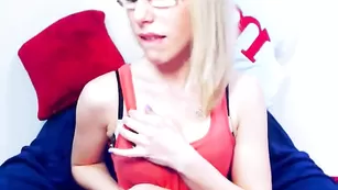 Грудастая блондинка KaylyCute во фри чате