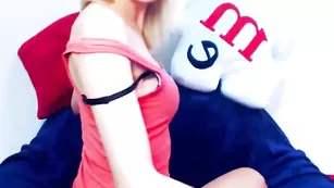 Грудастая блондинка KaylyCute во фри чате