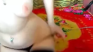 Знойная сука kjmhghdf глубоко сосет и дрочит пизду