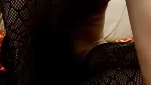 Красивая девочка pleasurexx занимается мастурбацией