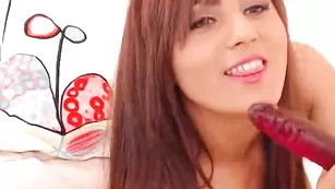 Грудастая малолетка 1HornyMelissa шалит в привате