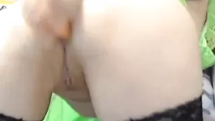 Зрелая русская сука NIKULY трахает попку