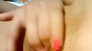 Сочная малышка трахает киску пальцами pamela01sexy