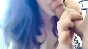 Горячая штучка sweetcouple2 отсасывает пенис