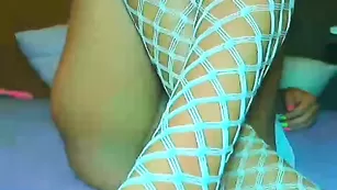 Русская крошка ekstazy777 эротично дрочит пизду