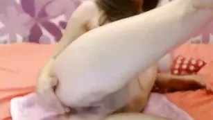 Грудастая потаскушка смачно теребит киску Afrodisiac4U