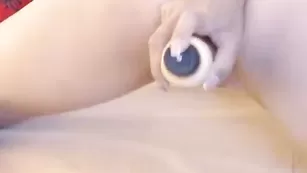 Симпатичная краля HotCharleen дрочит пизду в привате