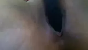 Великолепная Amellyxxx нежно мастурбирует пизду