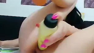 Знойная брюнетка страстно трахает пизду fificandy