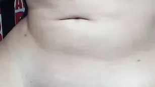 Жаркая bunnykayli трахает оба отверстия