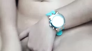 Жаркая bunnykayli трахает оба отверстия