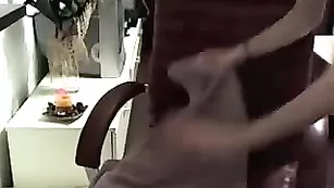 Грудастая самка toplegs7 ласкает киску пальчиками