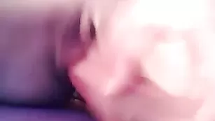 Строптивая шлюшка страстно мастурбирует пизду AidaHot